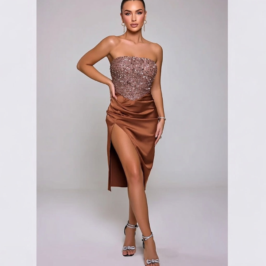 Trägerloses Partykleid mit hohem Schlitz | Elegant